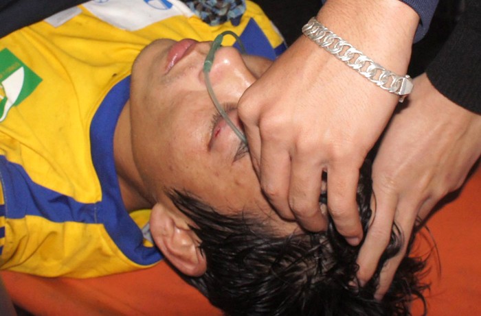 Hồi đầu năm 2012, trong một pha va chạm với cầu thủ Samson của Hà Nội T&T, Hoàng đã bị một chấn thương rất nặng và phải nhập viện khẩn cấp...